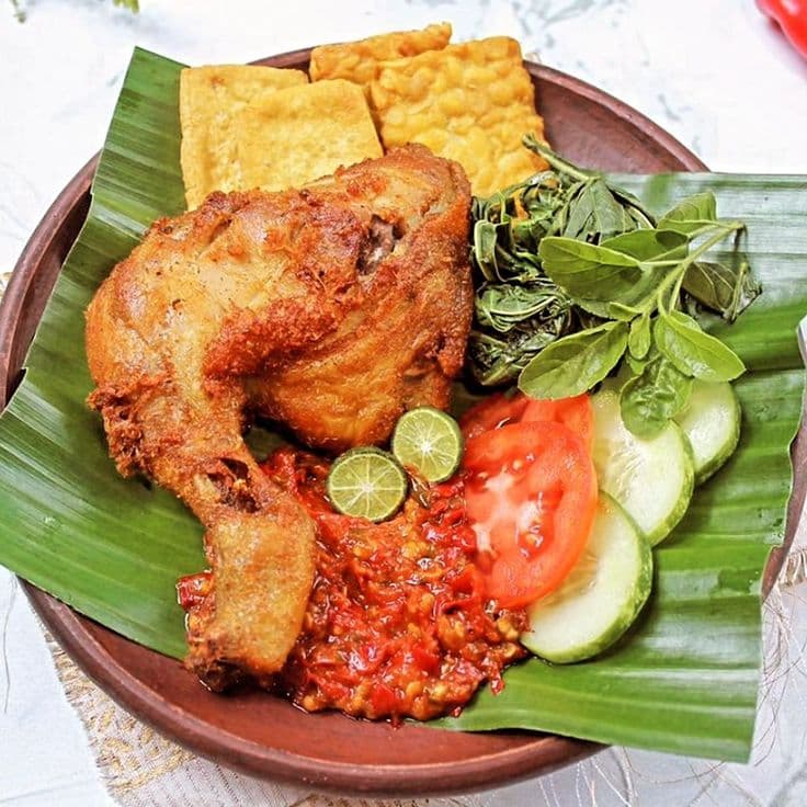 Ayam goreng khas Pondok Wareg